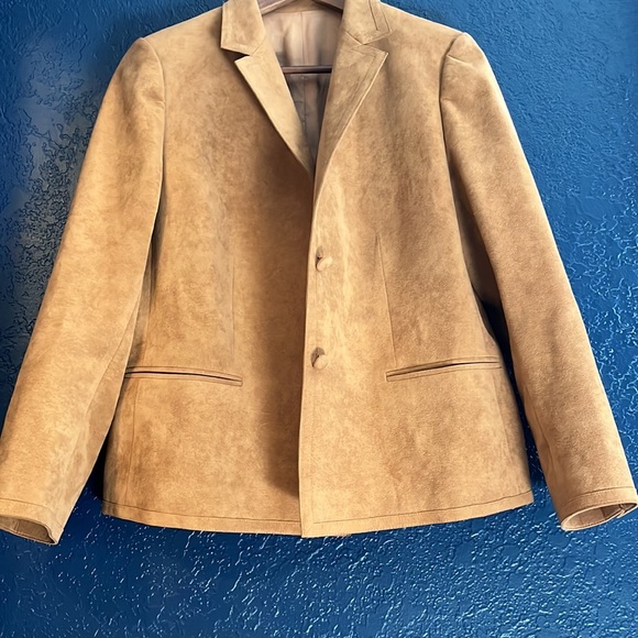 Lined suede camel blazer. - Picture 2 of 8